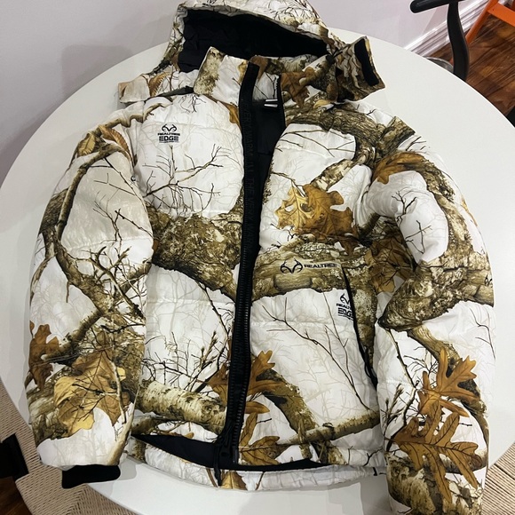 The Very Warm x Real Tree Puffer Coat - Picture 2 of 4